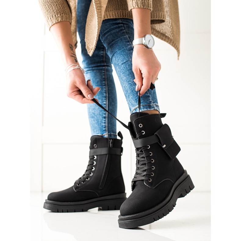 TRENDI Lace-up trappet boots with a pocket black 2
