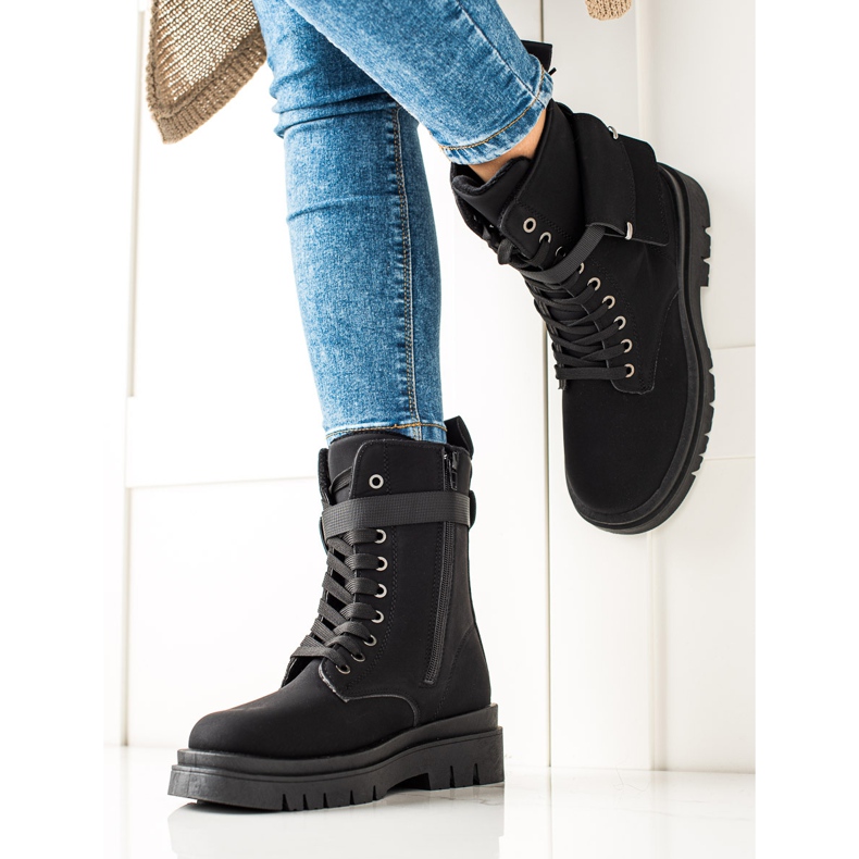 TRENDI Lace-up trappet boots with a pocket black 1