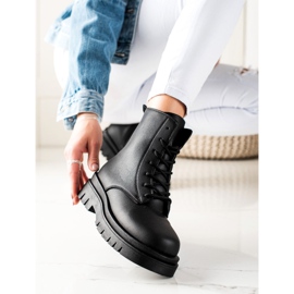 TRENDI Classic Black Trappers On The Platform 1