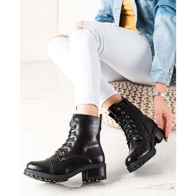 TRENDI Flat Heel Boots black 2