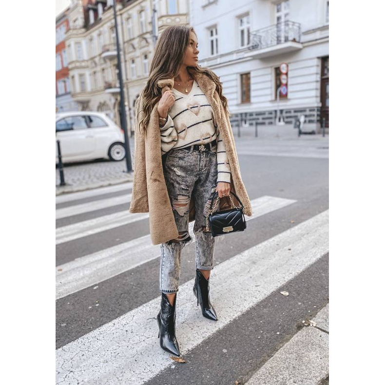 Black embossed boots on a Cro heel 1