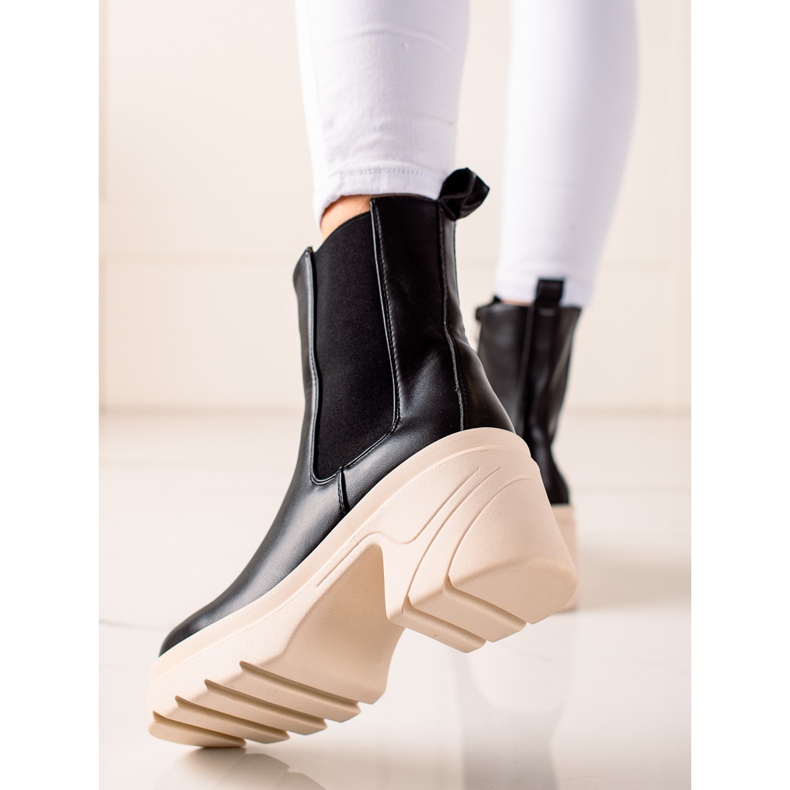 TRENDI Boots On Beige Platform black 1