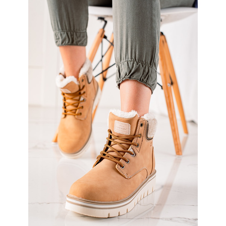 Goodin Trappers On The Platform brown 2