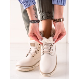 Goodin Trappers On The Platform beige 1