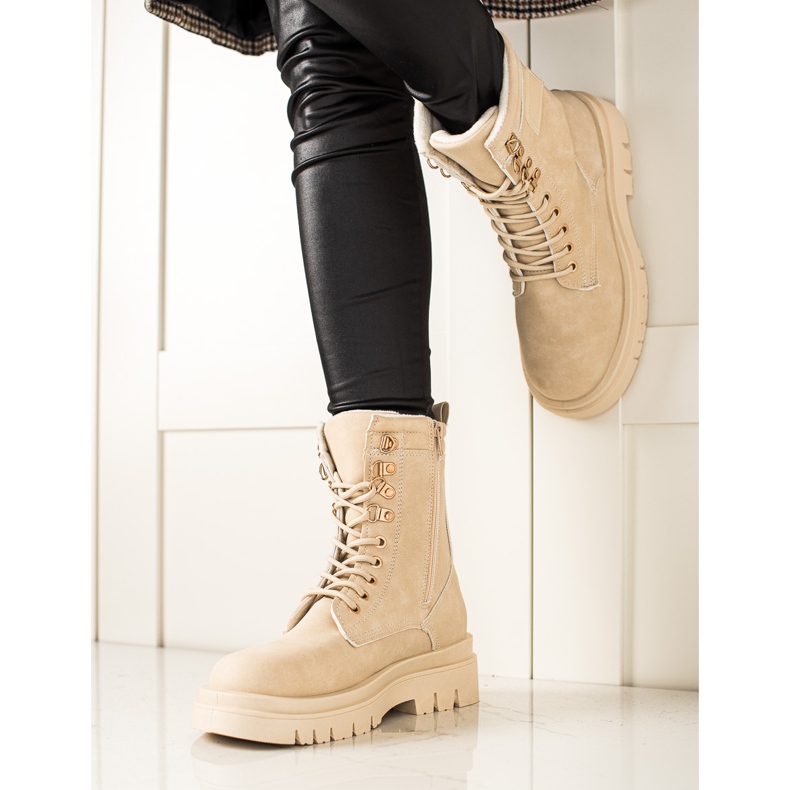 TRENDI Classic Beige Trappers 1 TRENDI Classic Beige Trappers 1