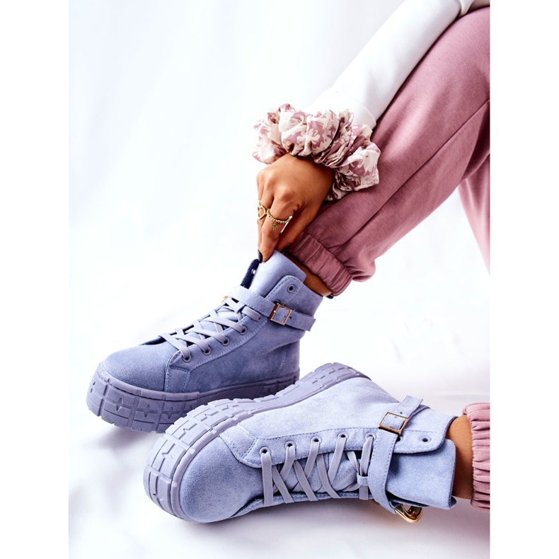 High Sneakers On The Evenia Blue Platform 1