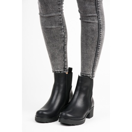 Groto Gogo Black Chelsea Boots On The Platform 1