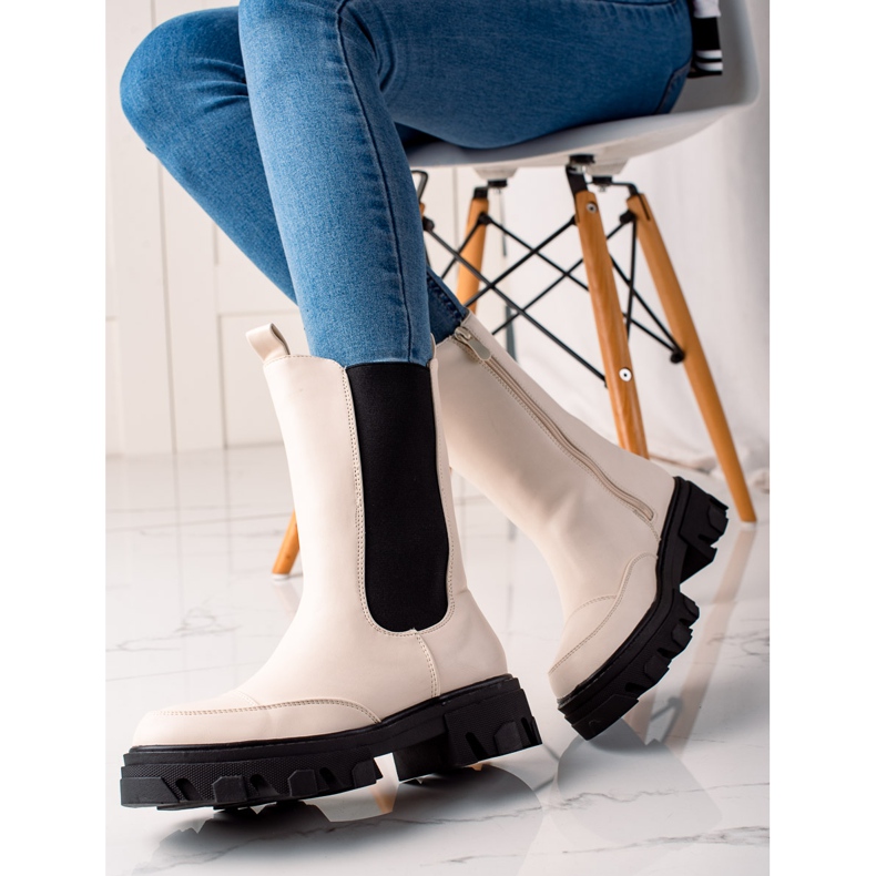 Small Swan High Boots On The Platform beige 1