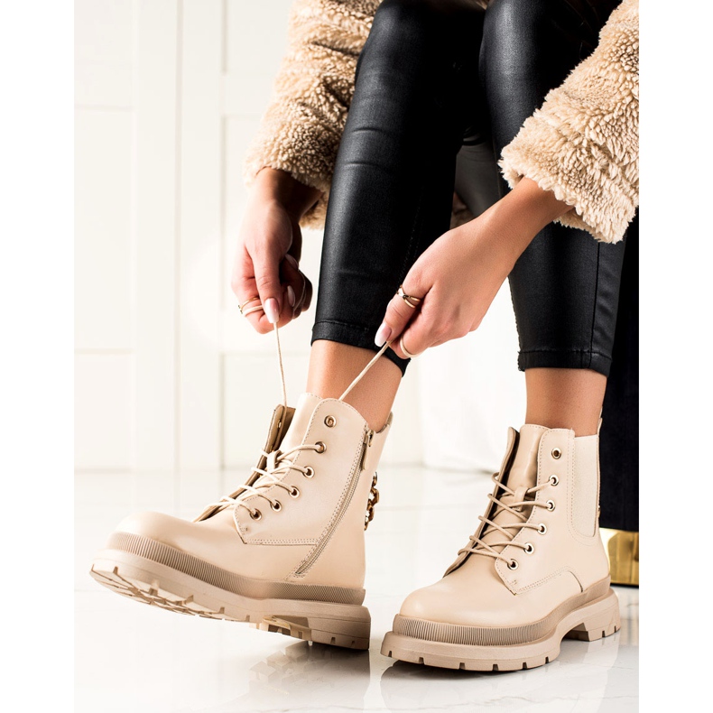 Bestelle Stylish Beige Boots 1