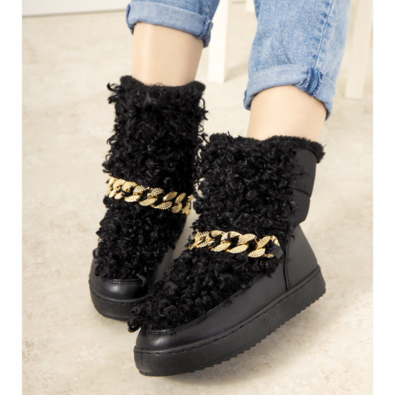 Black snow boots with fur from Montmina 2