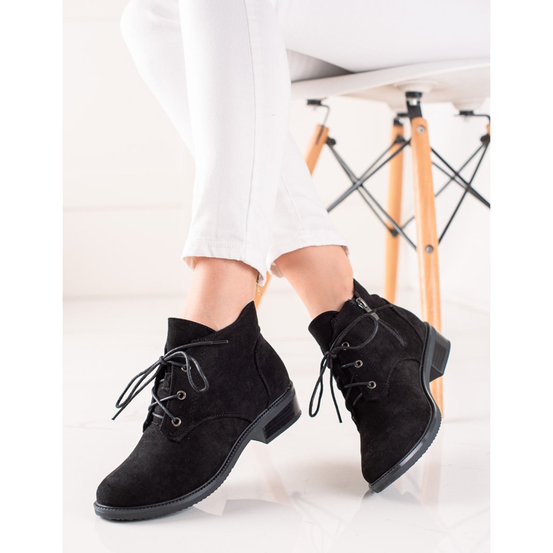 TRENDI Lace-up boots on a flat heel black 1