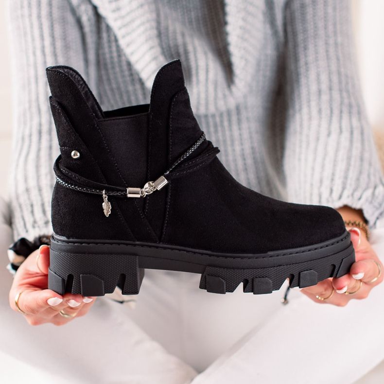 Goodin Slip-on boots with decorative stripes black 1