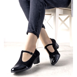 Black pumps on a pillar with a varnished Dessert toe 2