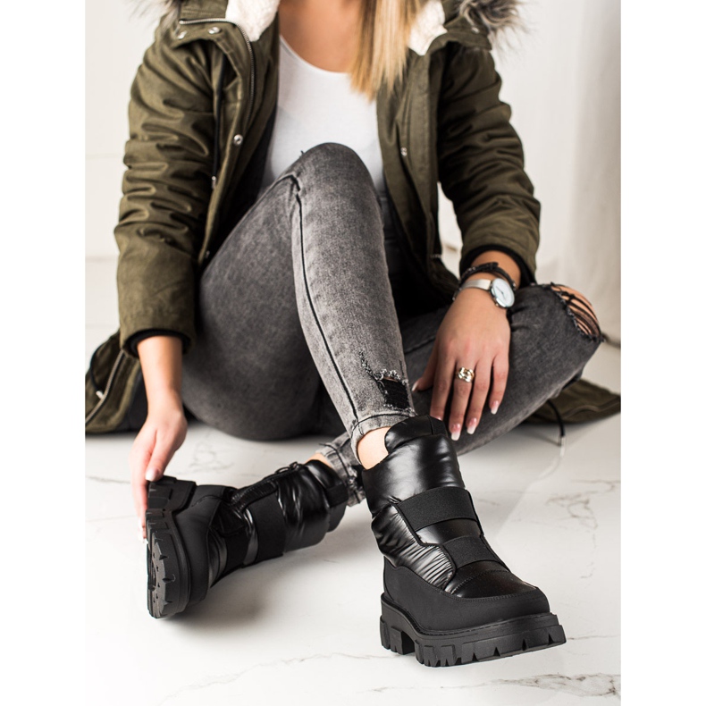 Weide Black Snow Boots On The Slider 2