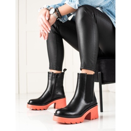 TRENDI Boots on a pink platform black 1