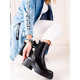 Seastar Black Boots On The Platform 2