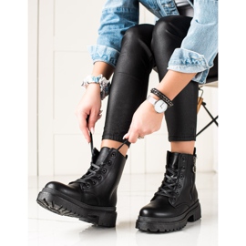 TRENDI Black Trappers With Zipper 2