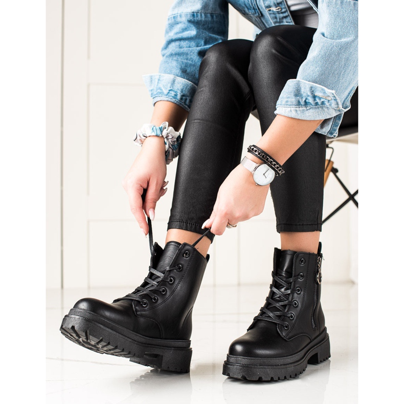 TRENDI Black Trappers With Zipper 2