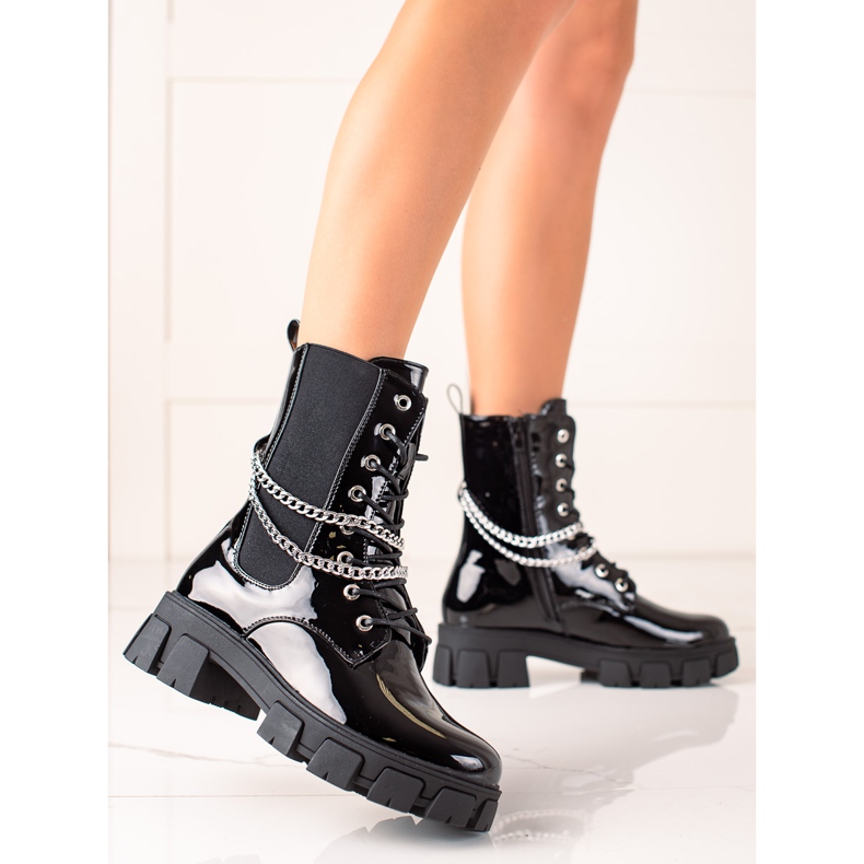 TRENDI Varnished Workers With Chains black 1