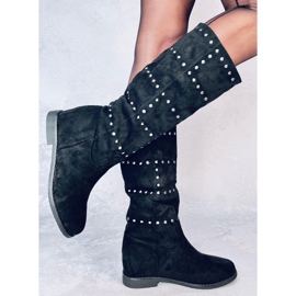 Boots on a hidden Ferto Black wedge 2