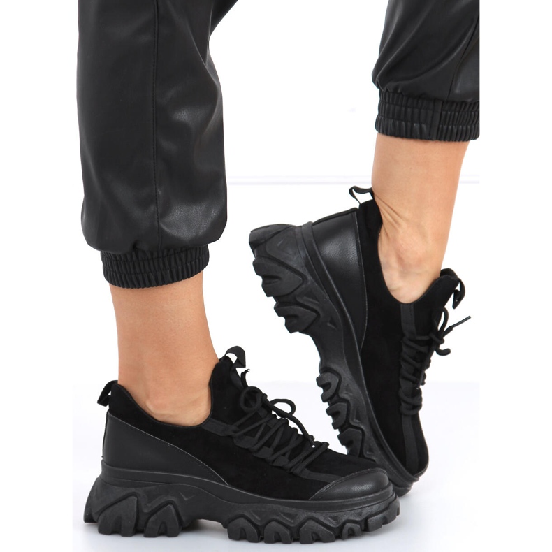 Huggy Black high-soled sports shoes 1