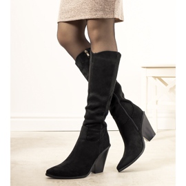 Black riding boots on the Natascia post 1