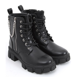 Boots with Eline Black chain 2