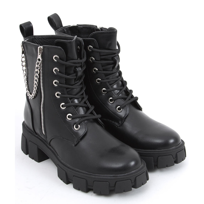 Boots with Eline Black chain 2