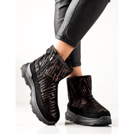 TRENDI Warm Mukluki On The Platform black golden 1