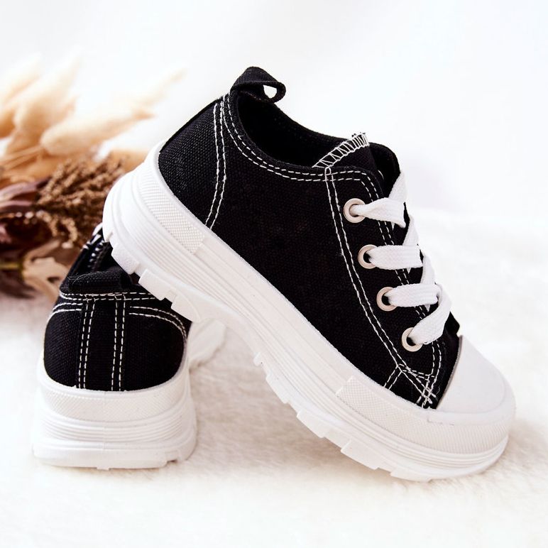 FR1 Children's Sneakers On The Black-White Travel Time Platform 1