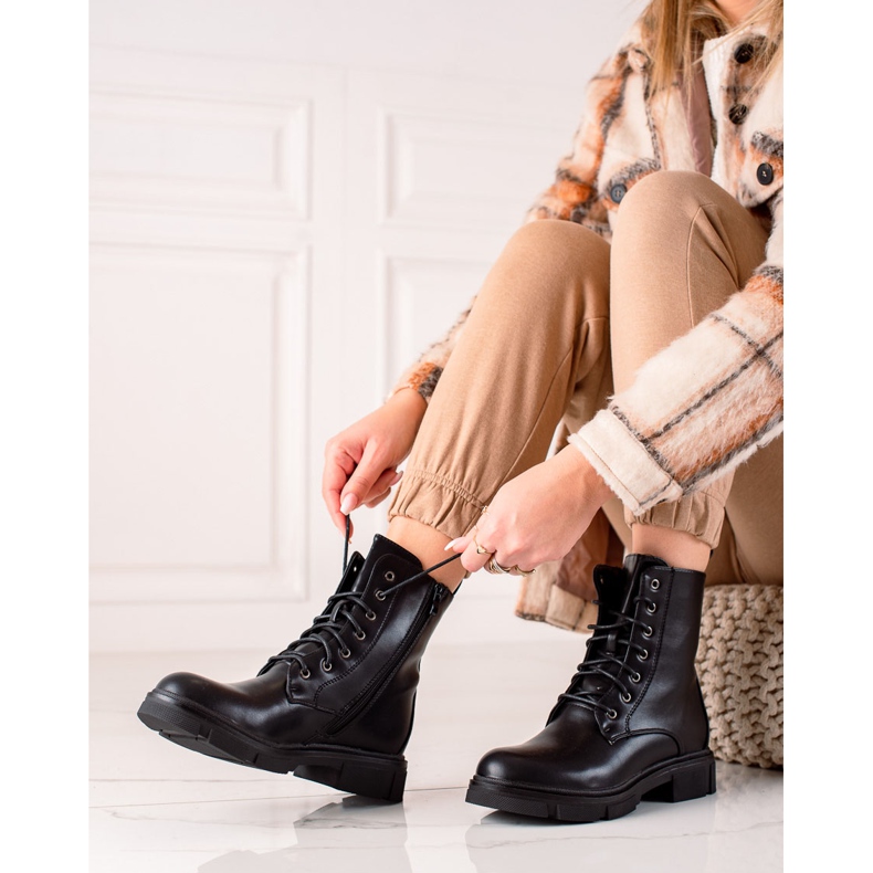 Ideal Shoes Classic Workers Trappers black 1