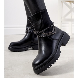 Black insulated boots with Mora chains 1