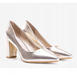 Gold metallic pumps on the Biancaa pillar golden 1