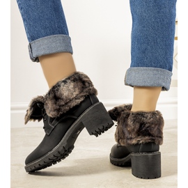 Black insulated boots with Varrone fur 1