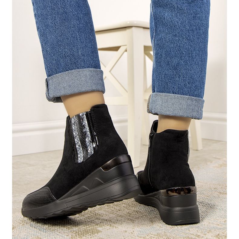 Black boots on an insulated wedge Trento 1