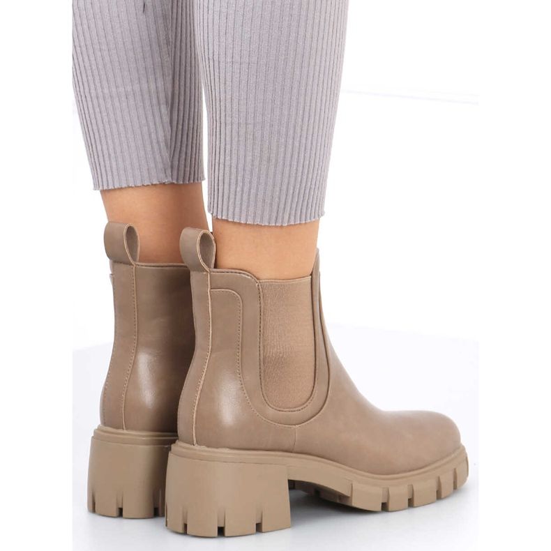 Boots on a high Gunno Khaki sole beige 2