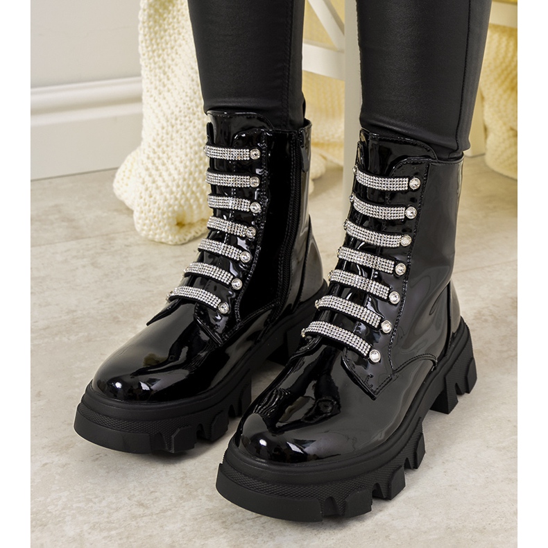 Black insulated boots from Mariones 2