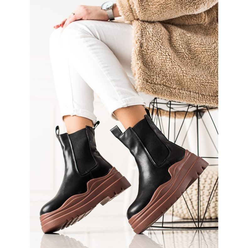 TRENDI Chelsea Boots On The Fashion Platform black 2 TRENDI Chelsea Boots On The Fashion Platform black 2