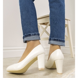 White pumps on the Unos post 1