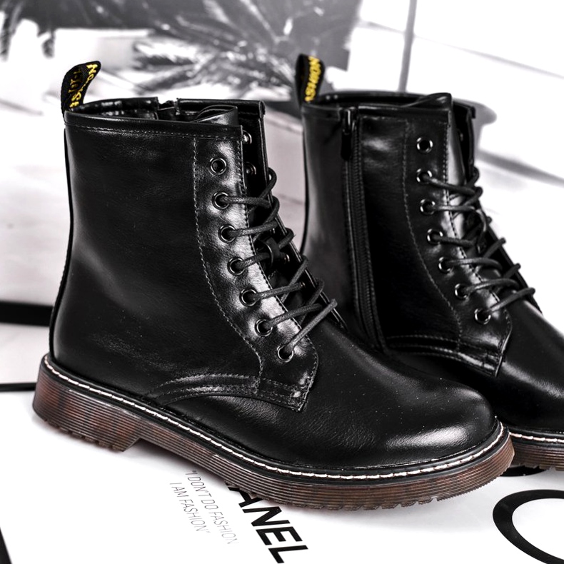 EVE Women's Boots Lacquered Trappers Boots Black Marita 4