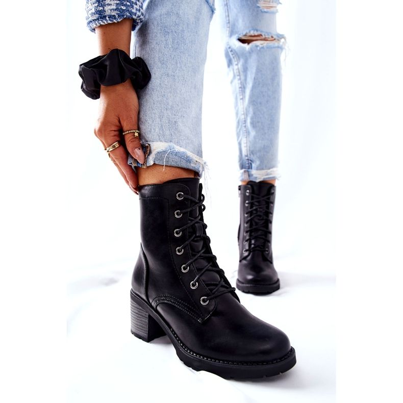 PE1 Warm Black Nerynis Boots Tied On A Post 5