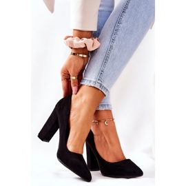 WS1 Suede Pumps On A Black Valoris Bar 1