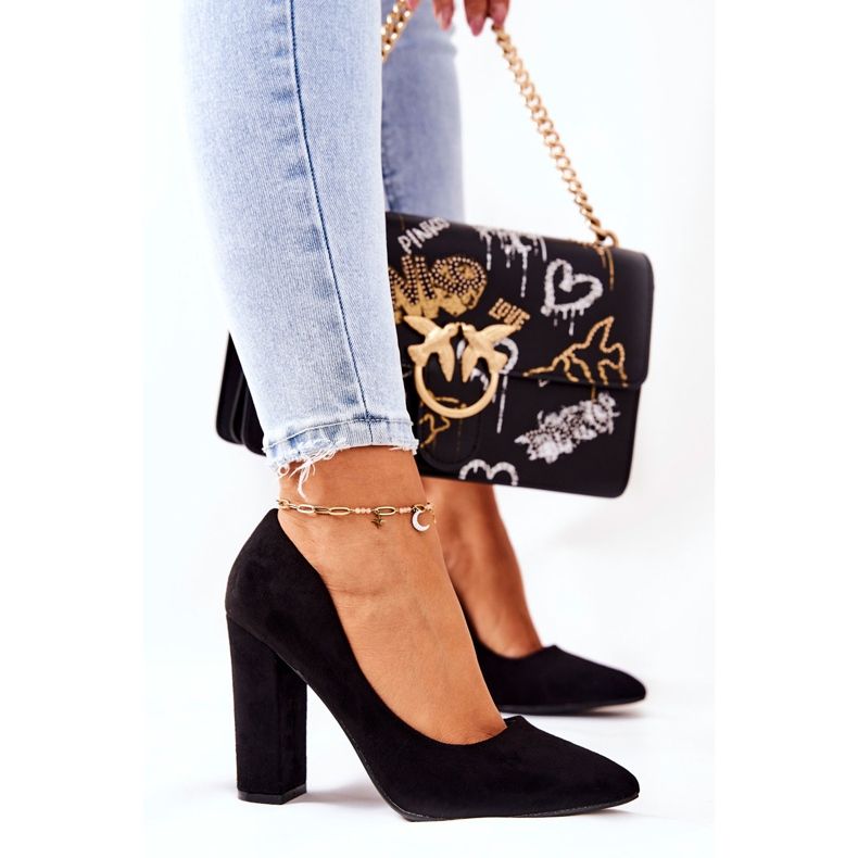 WS1 Suede Pumps On A Black Valoris Bar 2