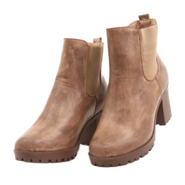 Beige boots on the Auger post brown 2