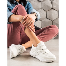 TRENDI Classic white sneakers 1