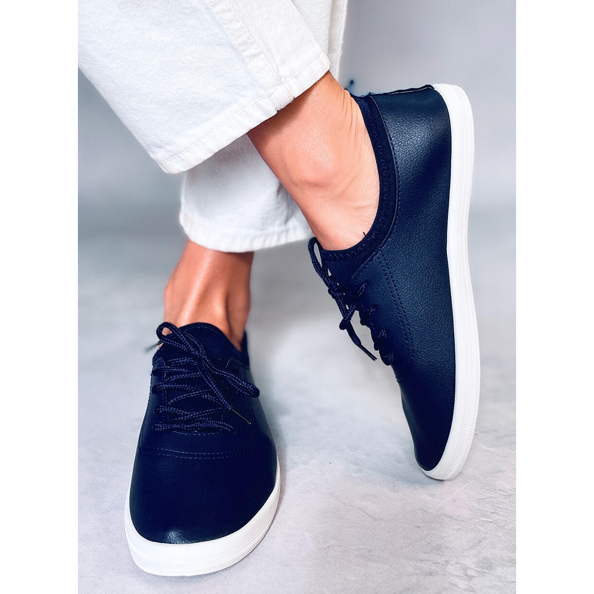 Wrogn navy sales blue sneakers