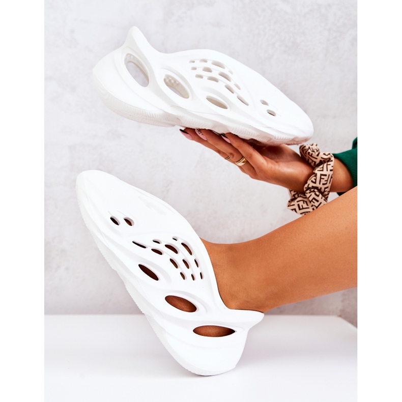 PS1 Lightweight Sports White Foam Shoes On The Wave 1