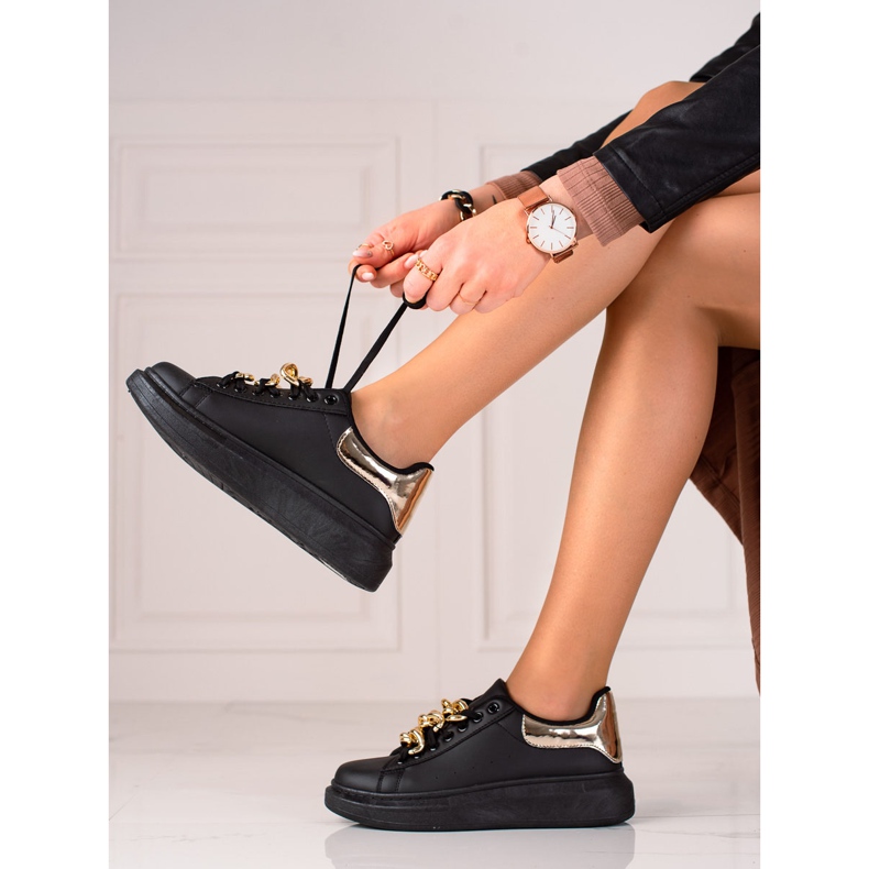 TRENDI Fashionable Sneaks With A Chain black 1