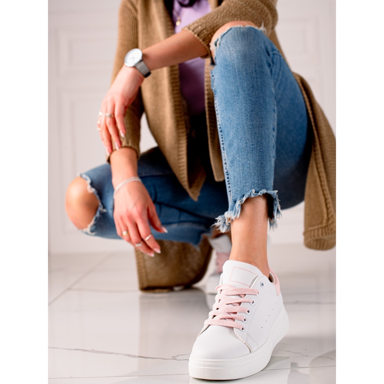 Ideal Shoes Classic white sneakers 1