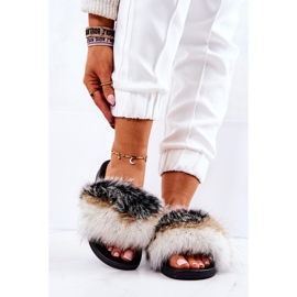 FM1 Black And White Naturis Natural Fur Slippers 2